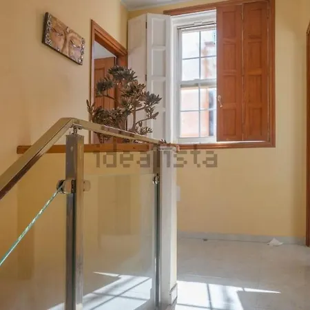 Casa De Las Rosas Nyaraló Arona